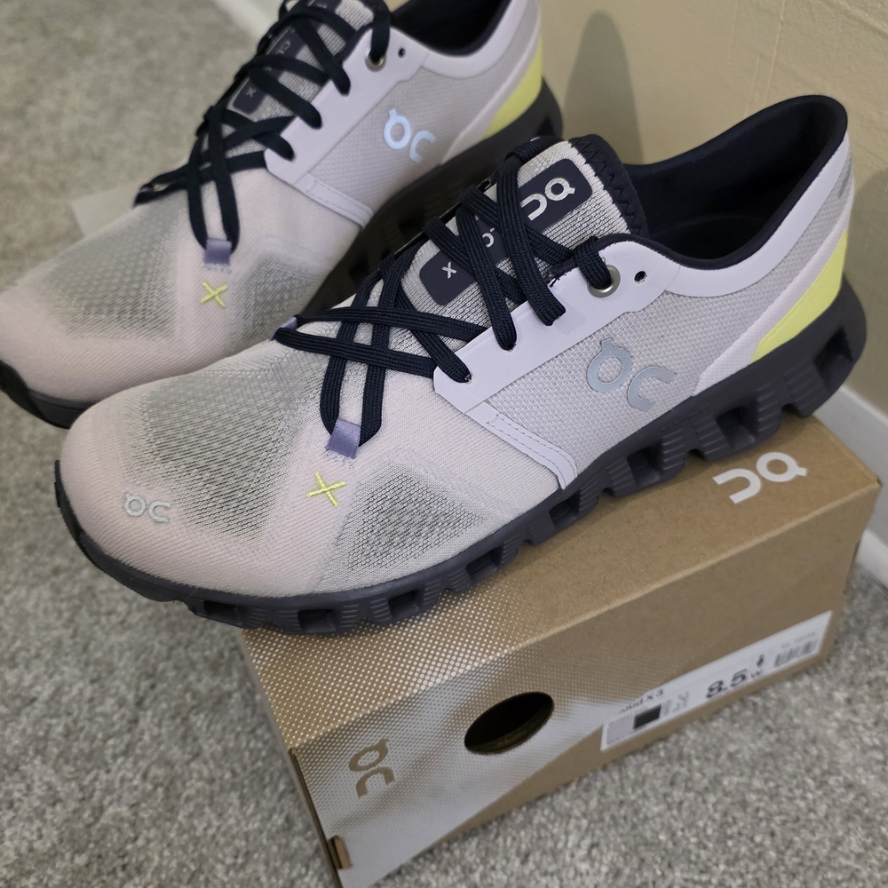 NWT On Running Cloud X 3 Women's Running Shoes